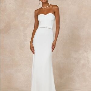 Elegant White Strapless Dress